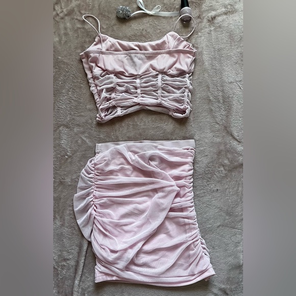 Cute Pink two piece set!🩷 ( crop top & matching skirt) - Picture 2 of 2